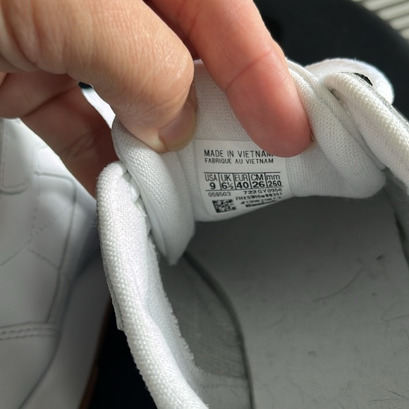 Classic Reebok - Picture 3 of 3